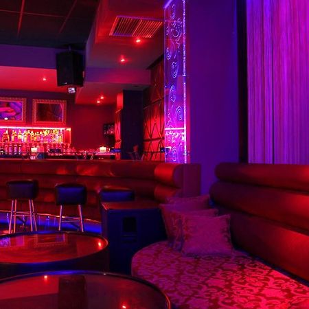 Hotel Finix Szandanszki Kültér fotó