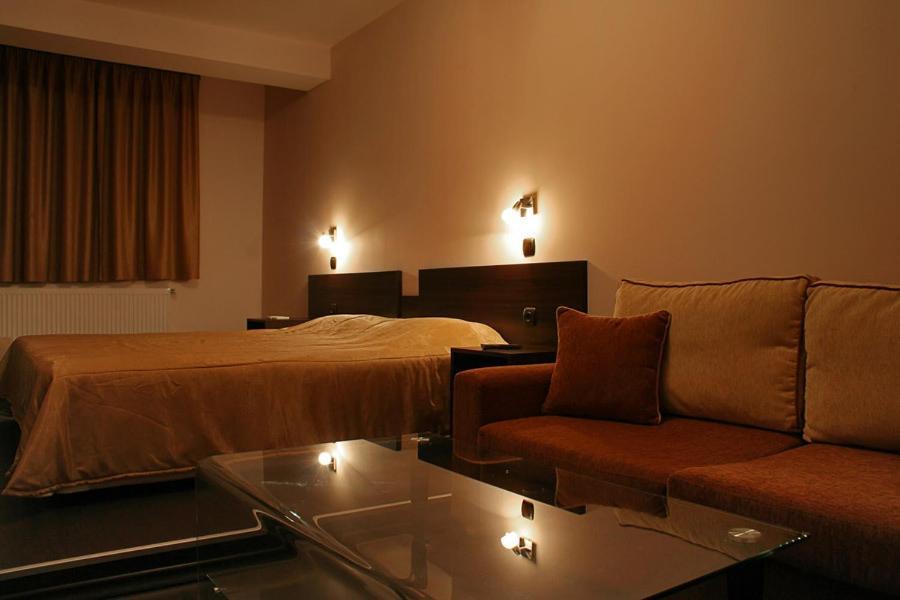 Hotel Finix Szandanszki Szoba fotó