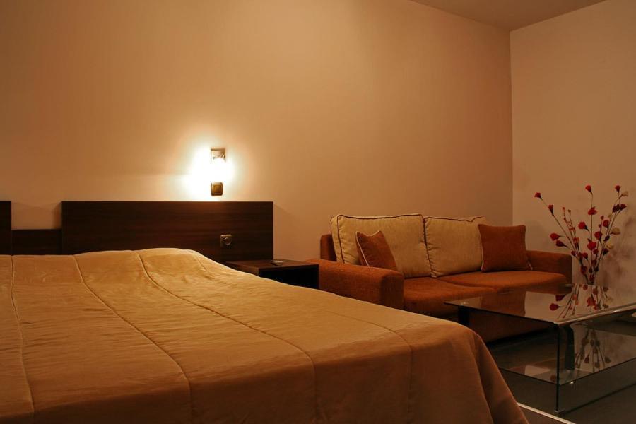 Hotel Finix Szandanszki Szoba fotó