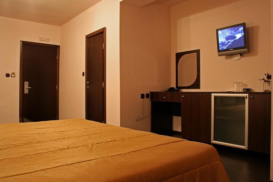 Hotel Finix Szandanszki Szoba fotó