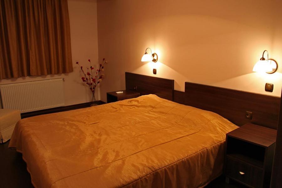 Hotel Finix Szandanszki Szoba fotó