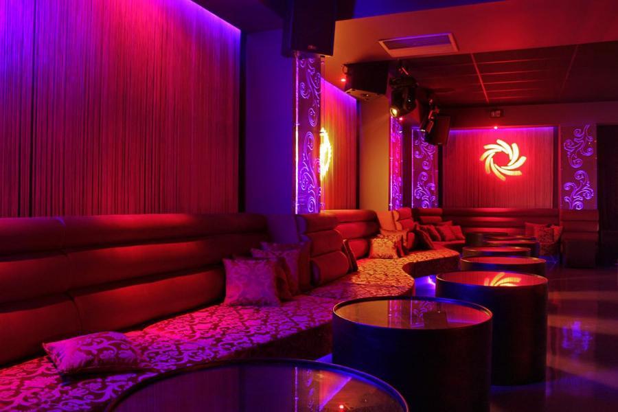 Hotel Finix Szandanszki Kültér fotó