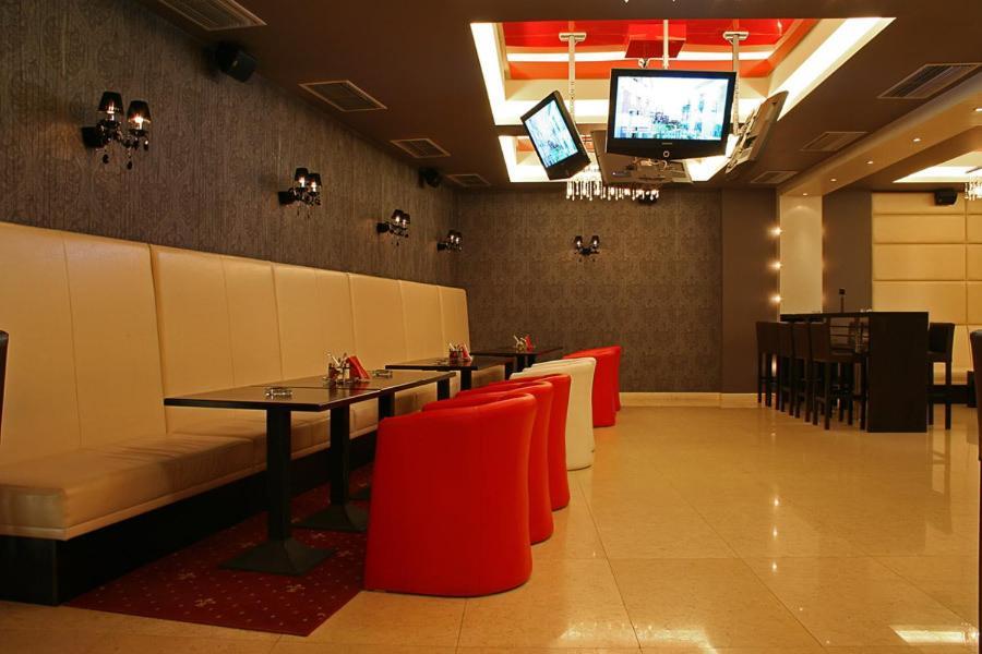 Hotel Finix Szandanszki Kültér fotó